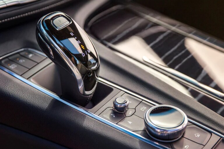 Interior-GearShift-768x512.png