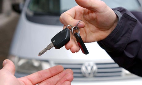 Man-handing-over-car-keys-007.jpg