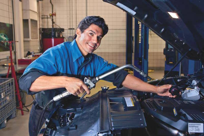mopartechnician4.jpg
