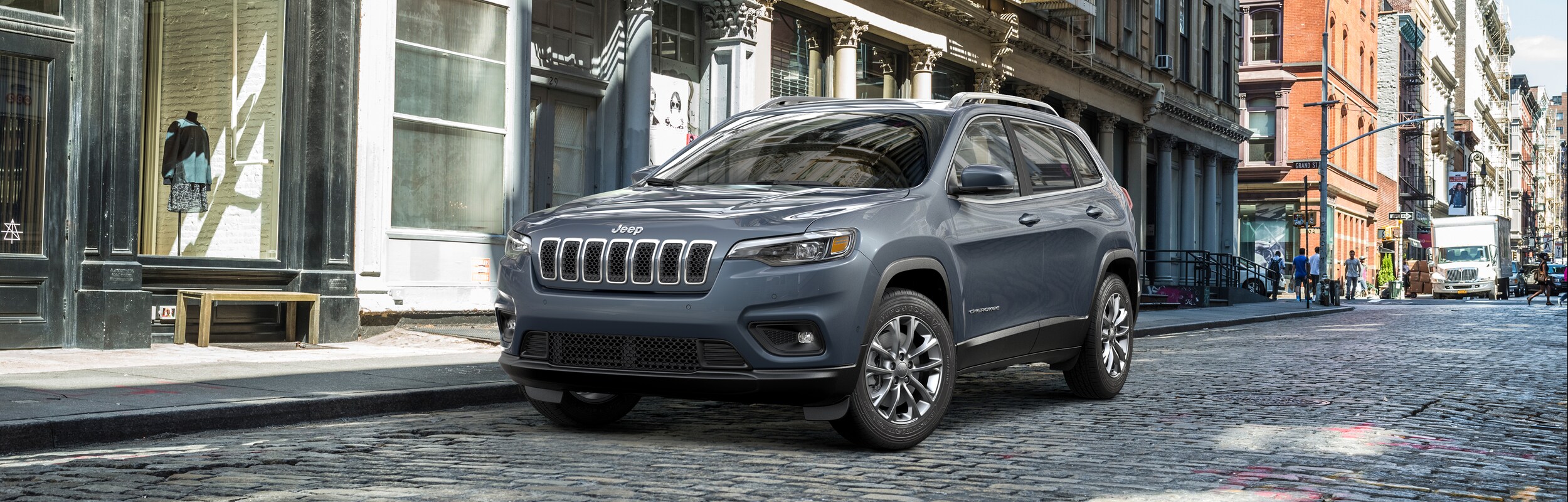 2021-Jeep-Cherokee-LatitudeLux-SUV-L01 (1).png