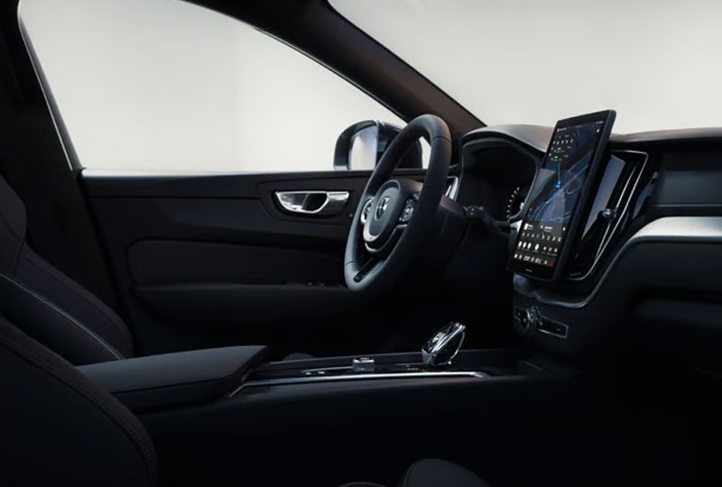 Volvo Black Edition Black cabin details and crystal shifter by Orrefors