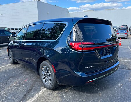 Chrysler Pacifica 2.png
