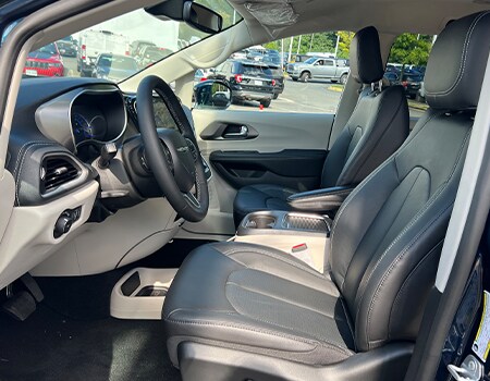 Chrysler Pacifica 3.png