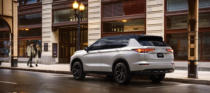 Mitsubishi Outlander PHEV vs Toyota RAV4 Plug-in Hybrid