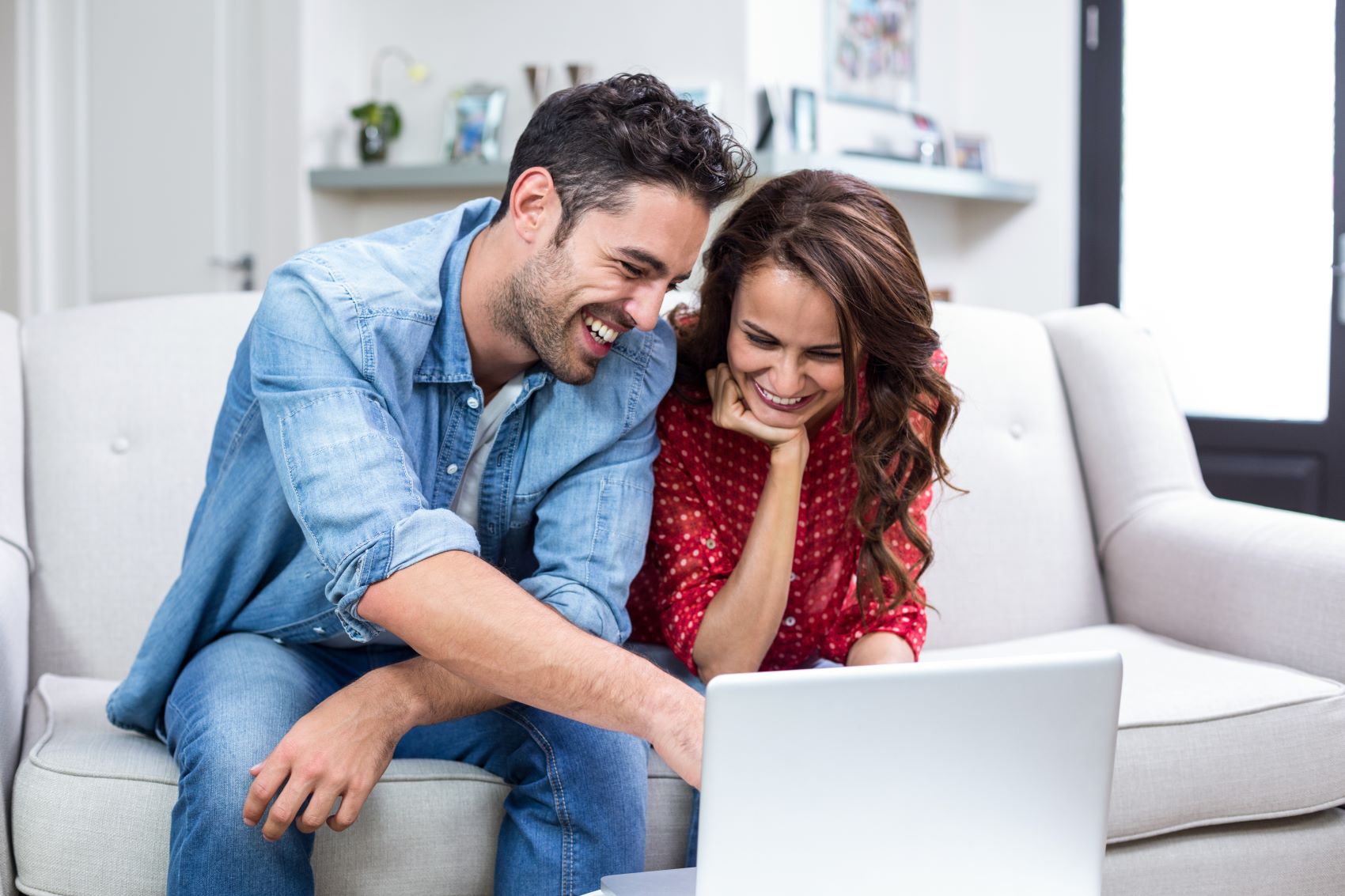 Couple Shopping for a Used F-150 Online