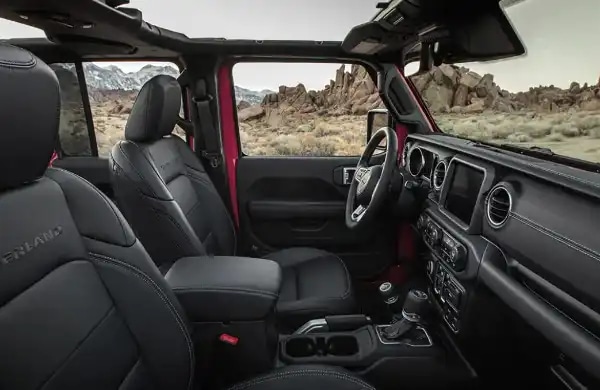 2023-jeep-gladiator-interior.webp
