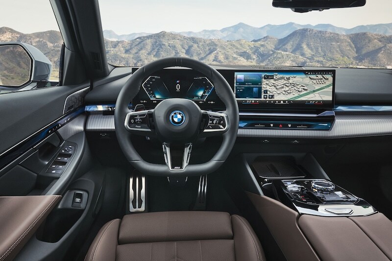 2024-bmw-i5-edrive40-interior.jpg