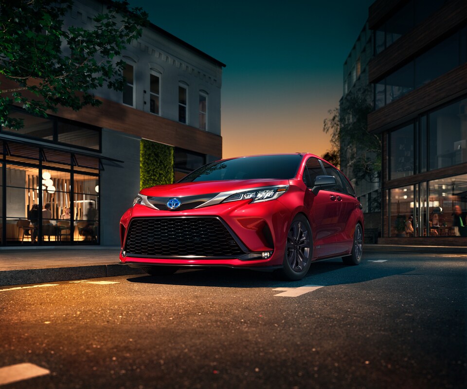 2021-Toyota-Sienna-XSE-Van-L02.jpeg