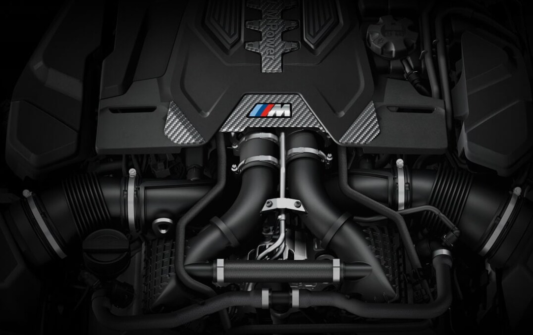 bmw-m5-sedan-and-m5-competition-engine.PNG