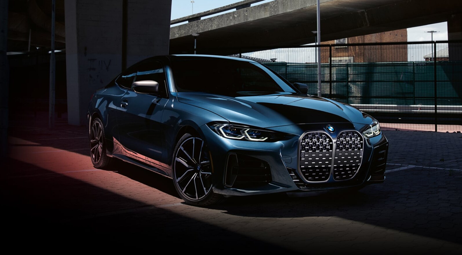 430i CAR PARKED.png