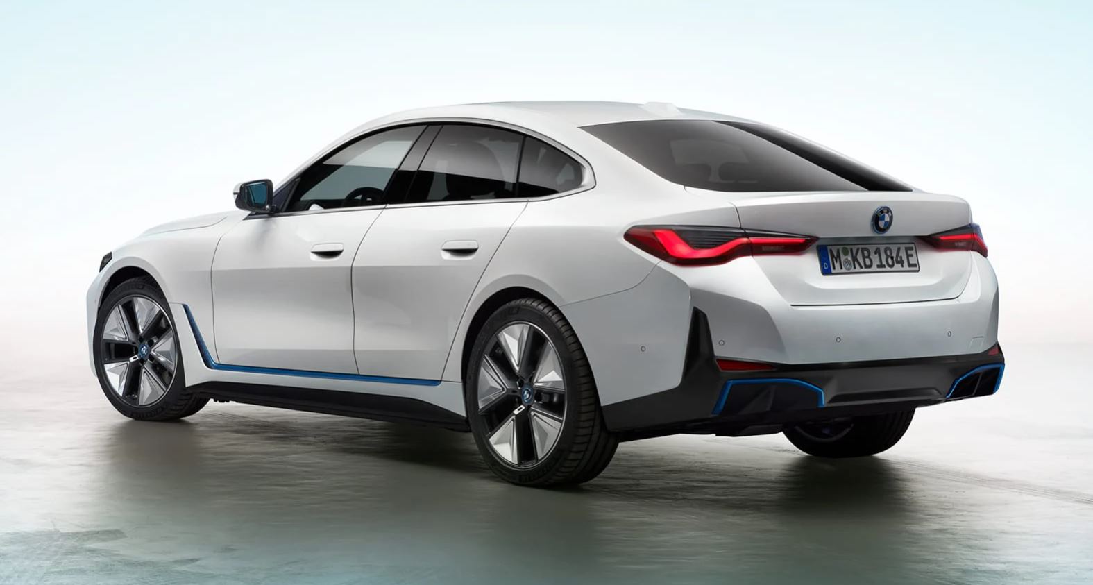 2022-bmw-i4-rear-back-view.JPG