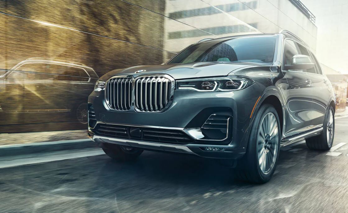 2022-bmw-x7-driving.JPG