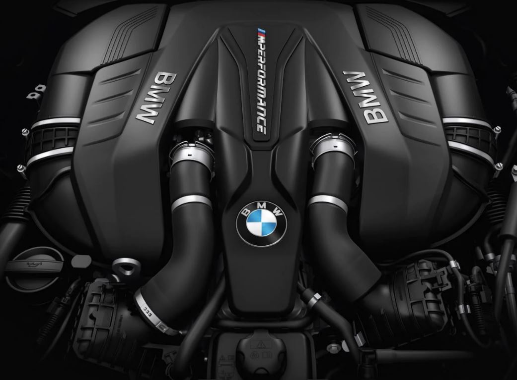 2022-bmw-5-series-engine2.JPG