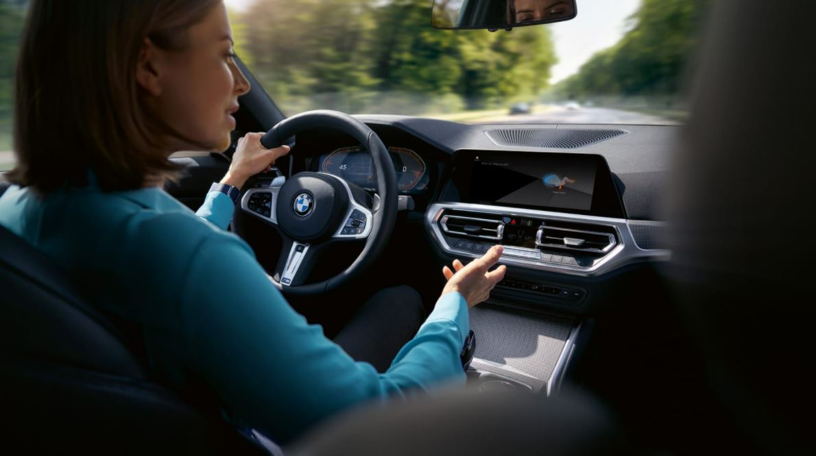 2022-bmw-3-series-woman-talking-to-assistant.JPG