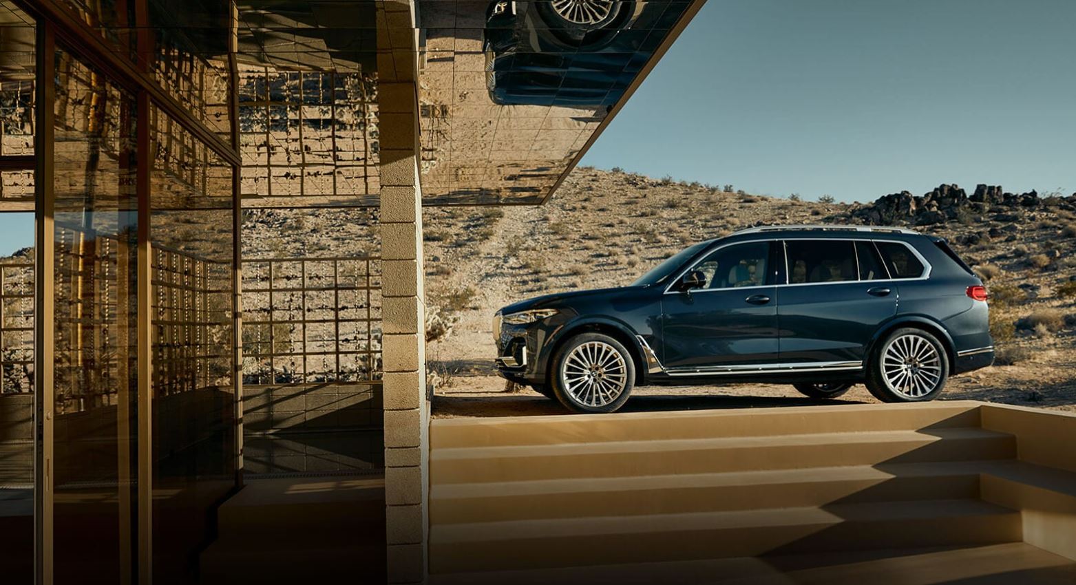 2021-bmw-x7-parked.JPG
