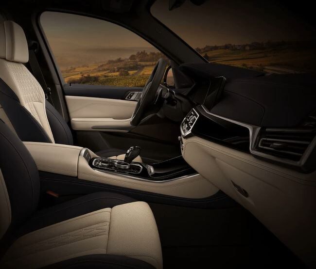 2022-bmw-x7-interior2.JPG