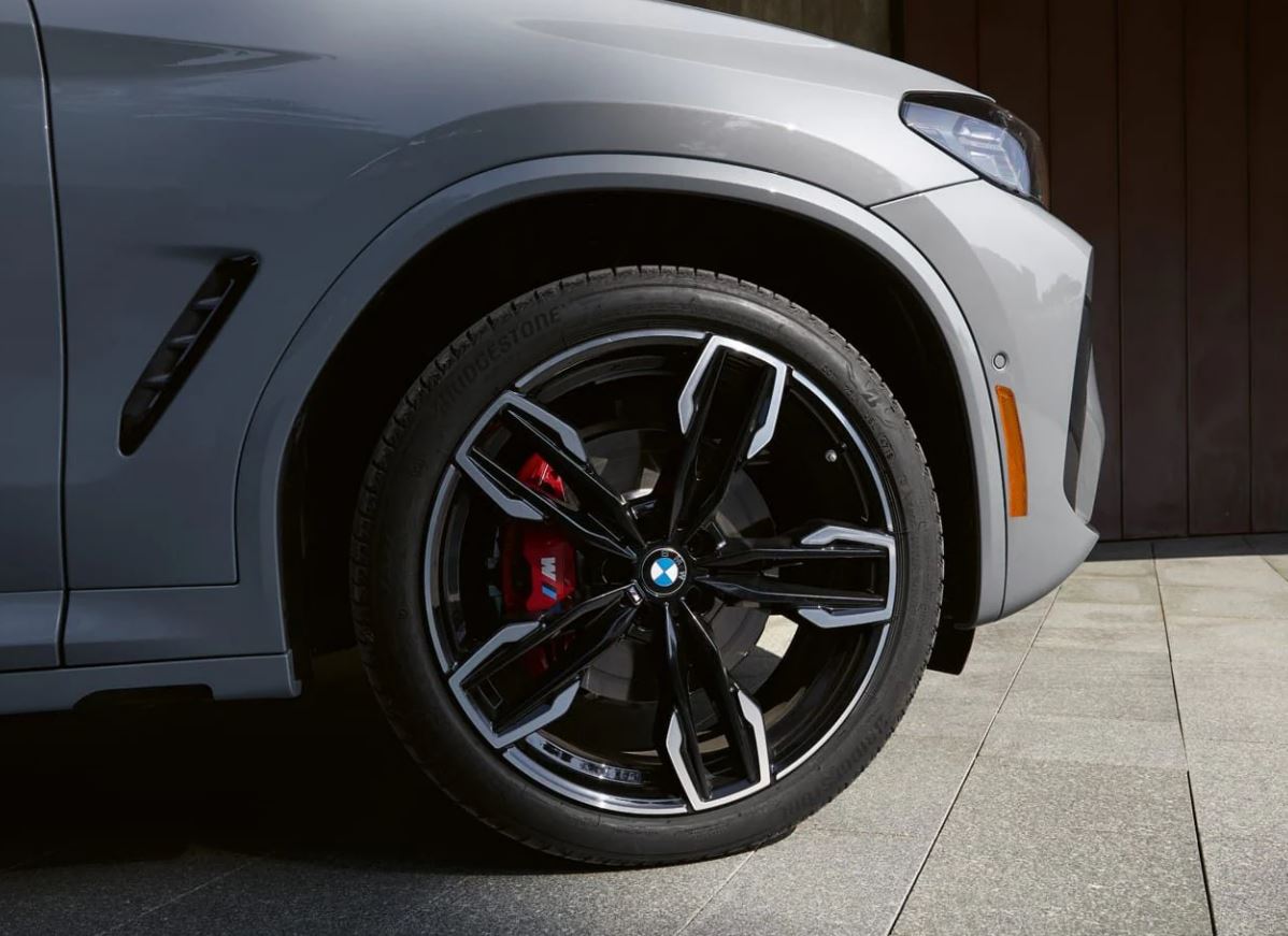 2022-bmw-x4-tires.JPG