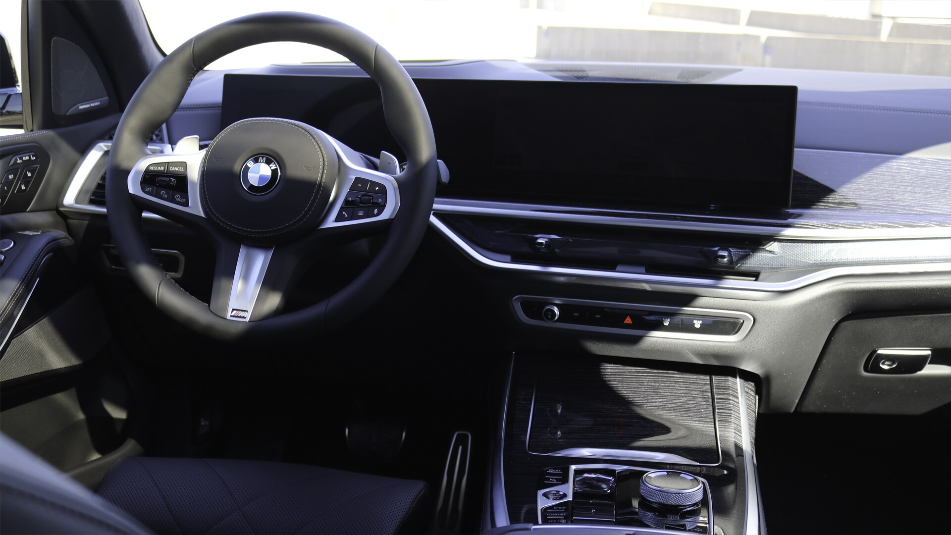 2025 BMW X7 xDrive40i-Black-Interior.jpg