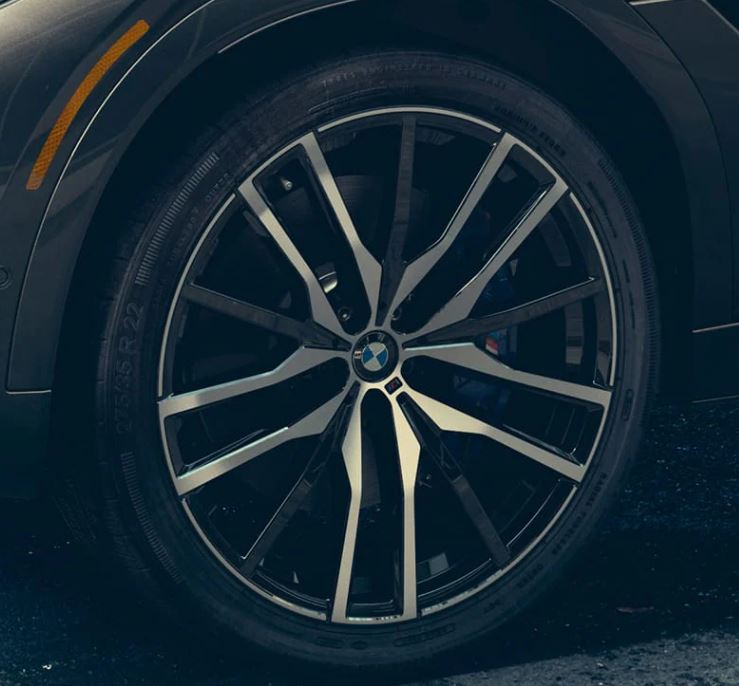 2021-bmw-x6-tire.JPG