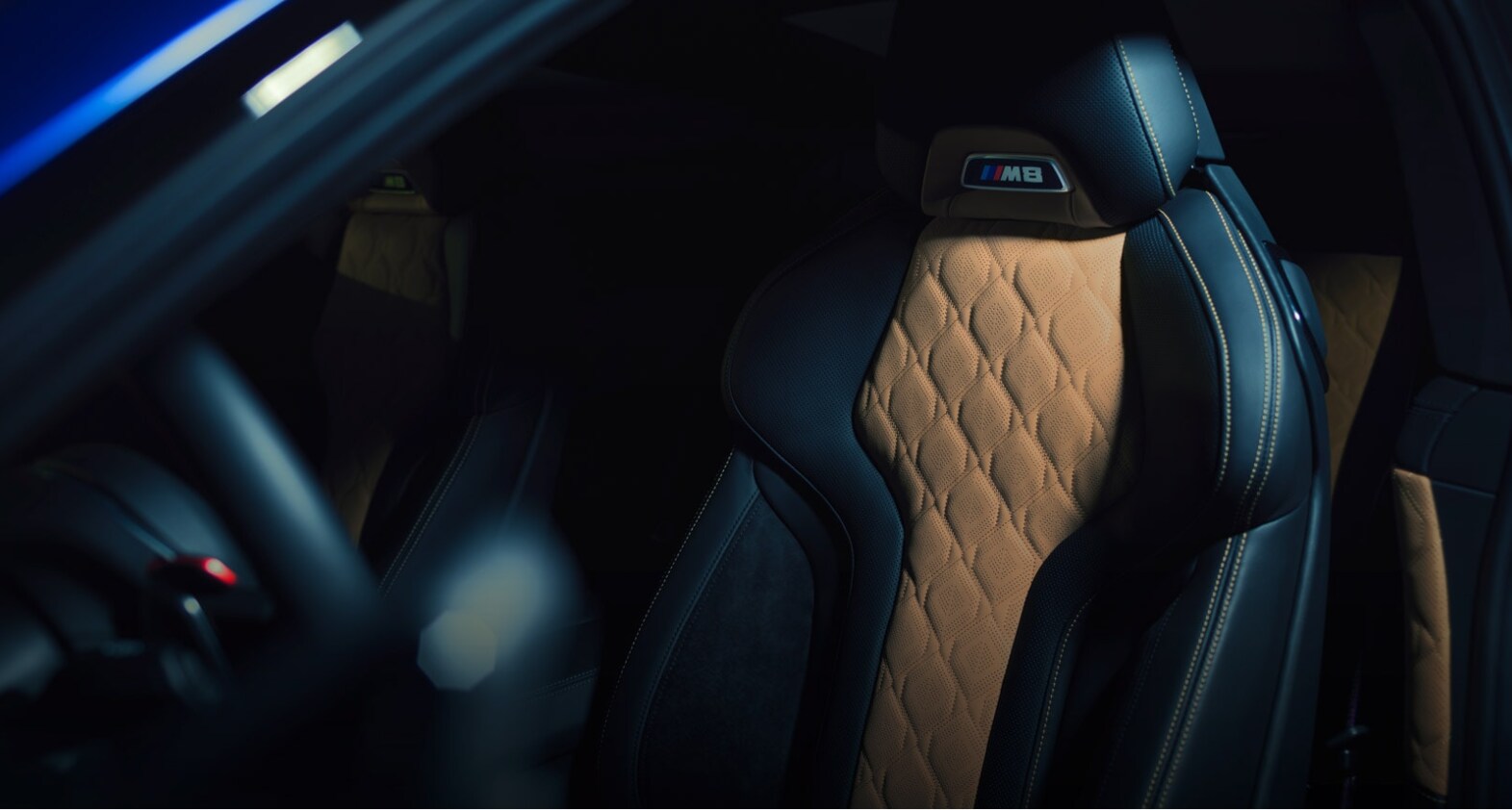 2020-bmw-m8-coupe-seats.PNG
