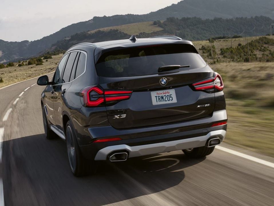 2022-bmw-x3-rear.JPG