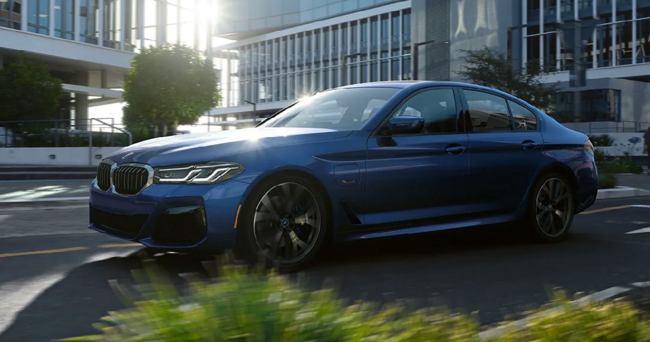 2022-bmw-5-series-blue-driving.JPG