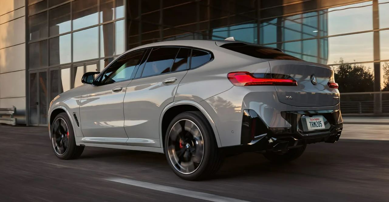 2022-bmw-x4-rear-2.JPG