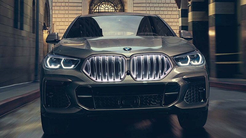 BMW-MY23-X6-Overview-Performance-02_800.jpg
