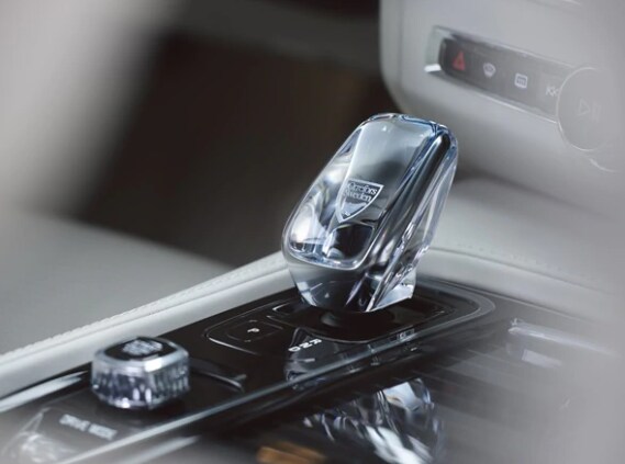 2021-volvo-xc90-recharge-elegance-at-hand.PNG