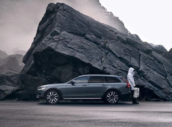 2021-volvo-v90-cc-rock.JPG