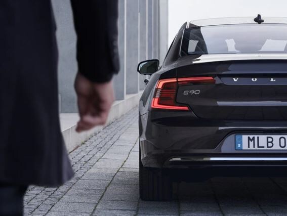 2021-volvo-s90-person-behind-car.JPG