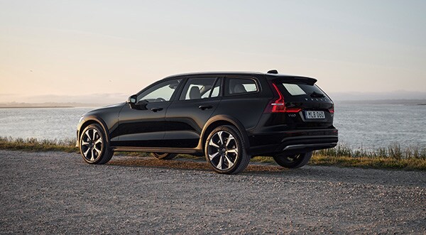 2023 Volvo V60 Cross Country_600x331.jpg