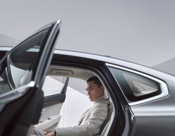 2021-volvo-s90-recharge-impress-your-guests.JPG