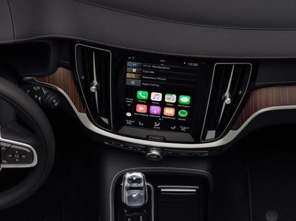 2021-volvo-v60-stay-connected.JPG