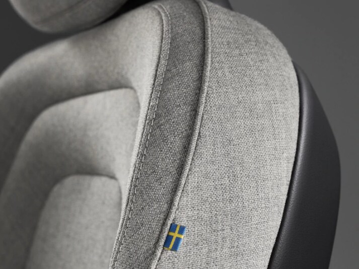 2021-volvo-xc60-recharge-interior-fabric.PNG