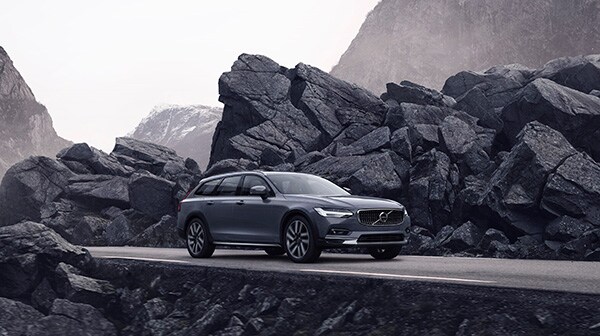 2023 Volvo V90 Cross Country_600x330.jpg