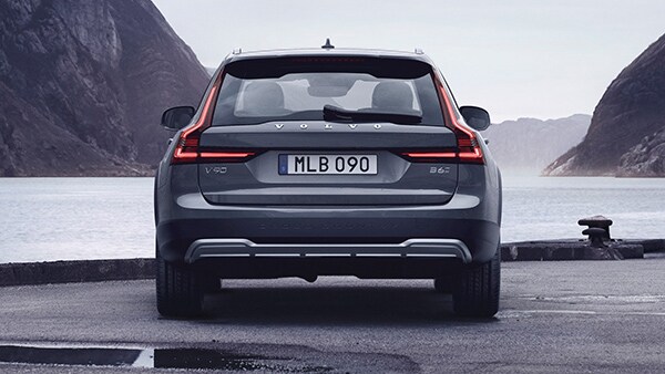 295707_The_Volvo_V90_B6_AWD_Cross_Country_in_Thunder_Grey_600x338.jpg