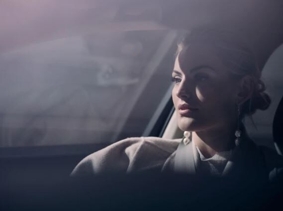 2021-volvo-s90-woman-in-car.JPG