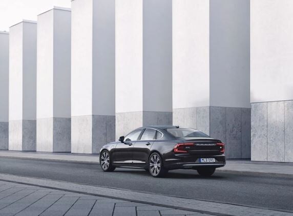 2021-volvo-s90-recharge-take-charge.JPG