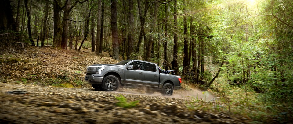 2022-Ford-F150Lightning-XLT-SuperCrew-Truck-L01.jpeg