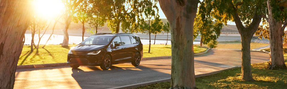 2019-Chrysler-Pacifica-Limited-Van-L03.jpeg