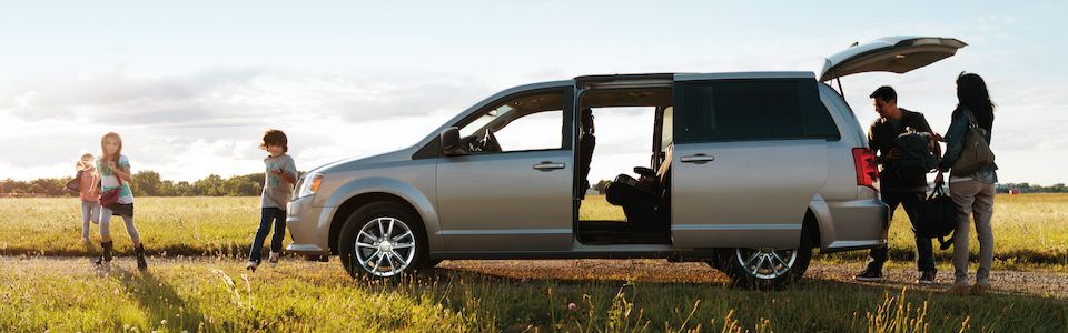 2019-Dodge-GrandCaravan-SXT-Van-L03 (1).jpeg