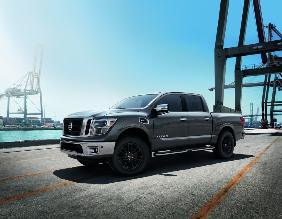Nissan-Titan-SL-CrewCab-Truck
