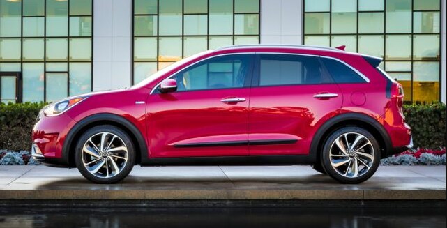 2019 Kia Niro Touring red facing left.PNG