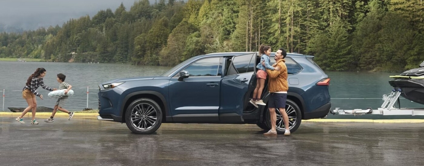 A grey 2025 Toyota Grand Highlander from the side.
