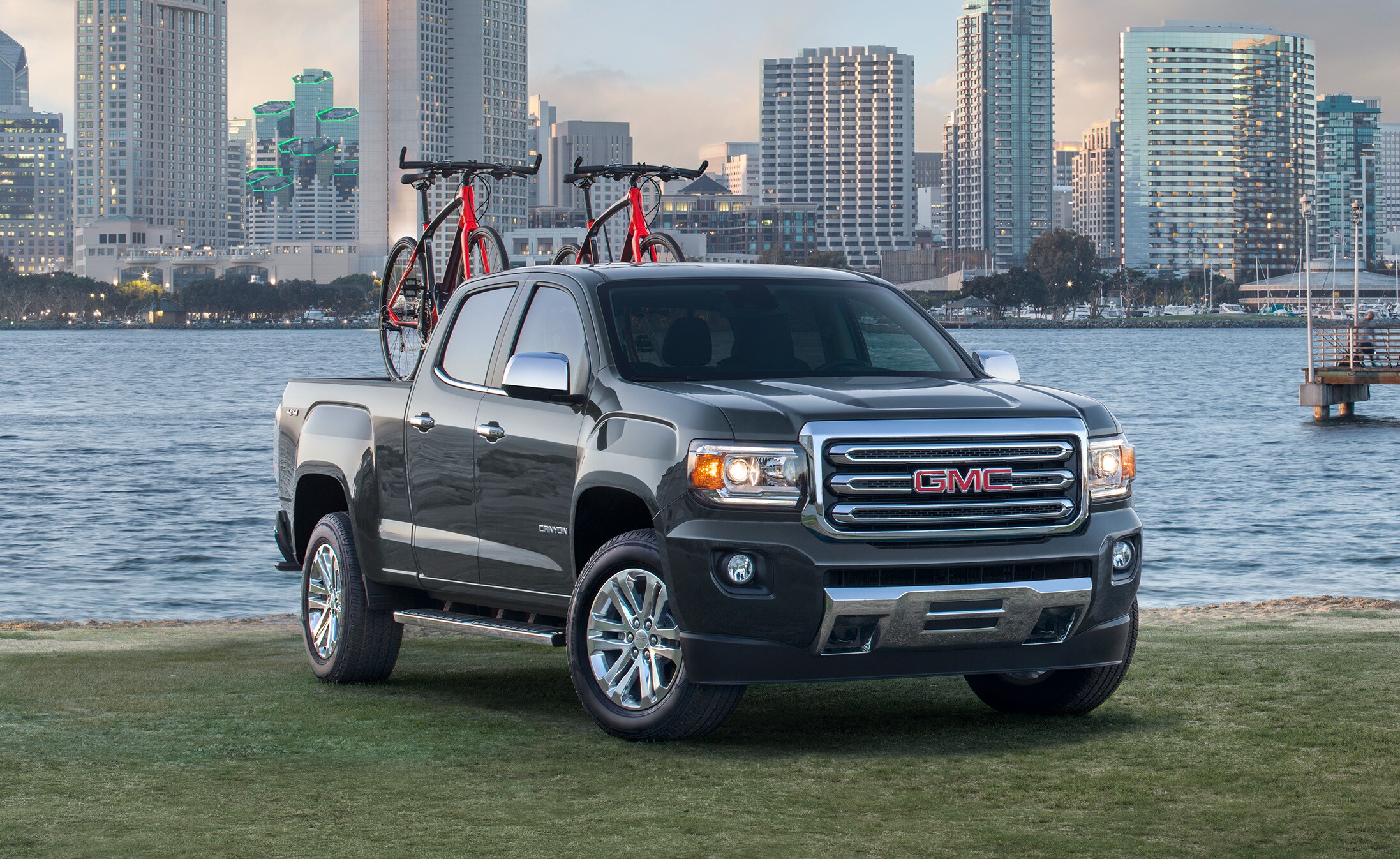 2017-GMC-Canyon-SLT-Truck-L01.jpeg