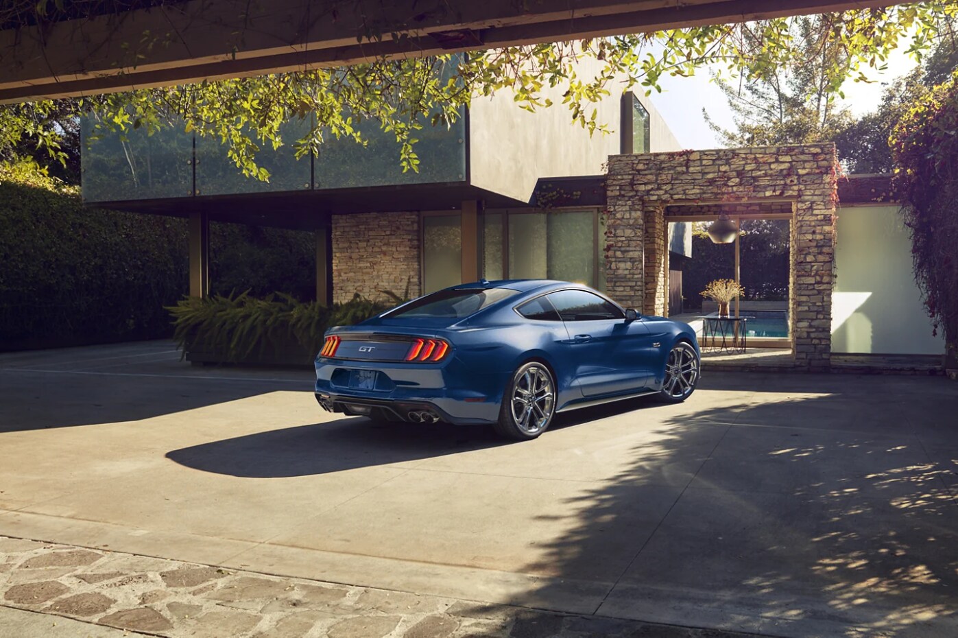 2022-Ford-Mustang-2.PNG rear-view-of-new-ford-mustang-infront-of-mansion