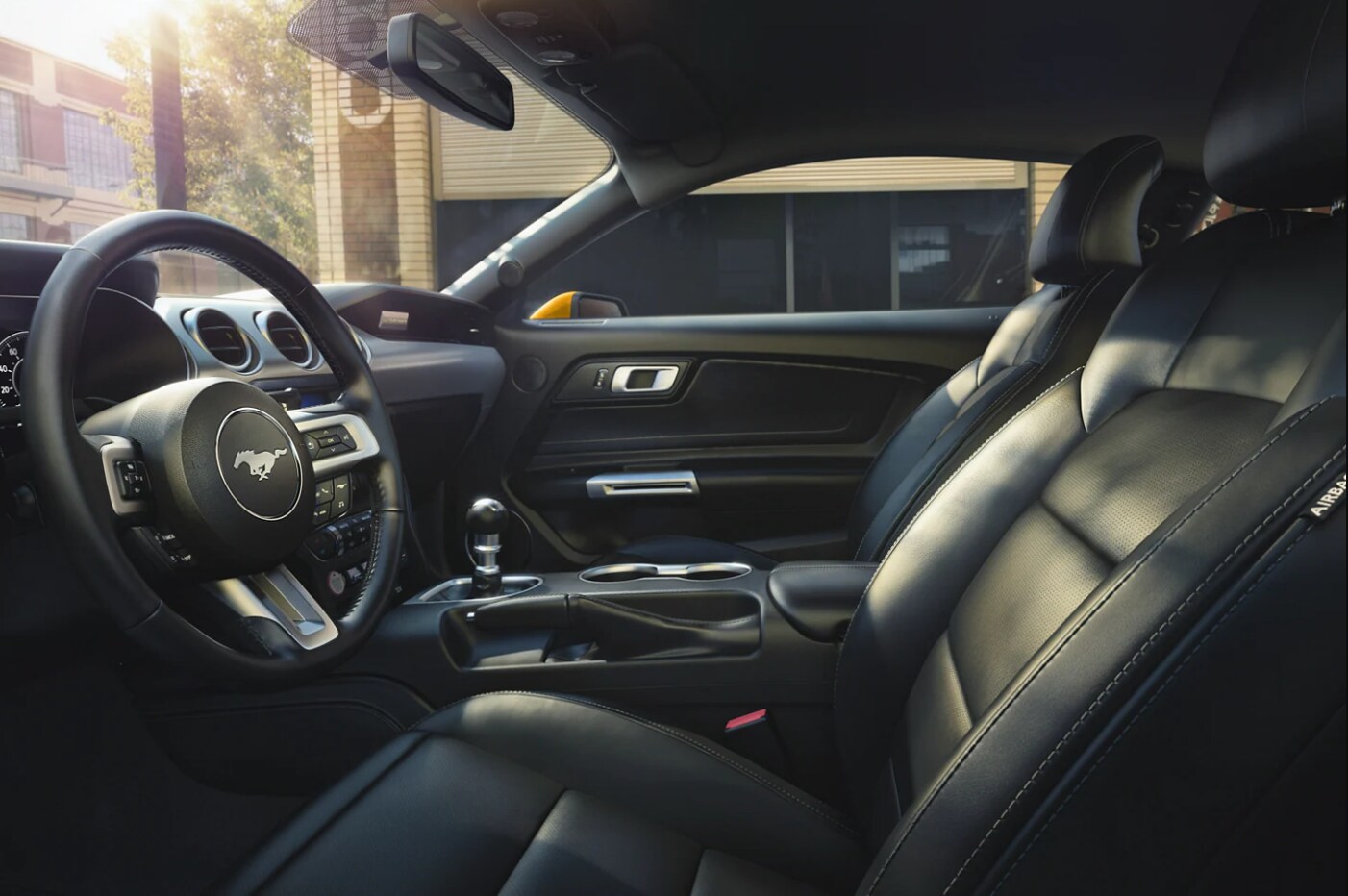 2022-Ford-Mustang-5.PNG front-seat-view-of-the-new-ford-mustang
