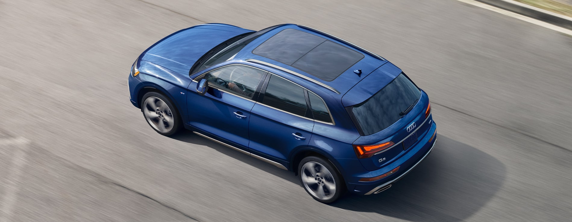 2023-Audi Q5 TFSI E -5.PNG An overhead view of a blue 2023 Audi Q5 TFSI e