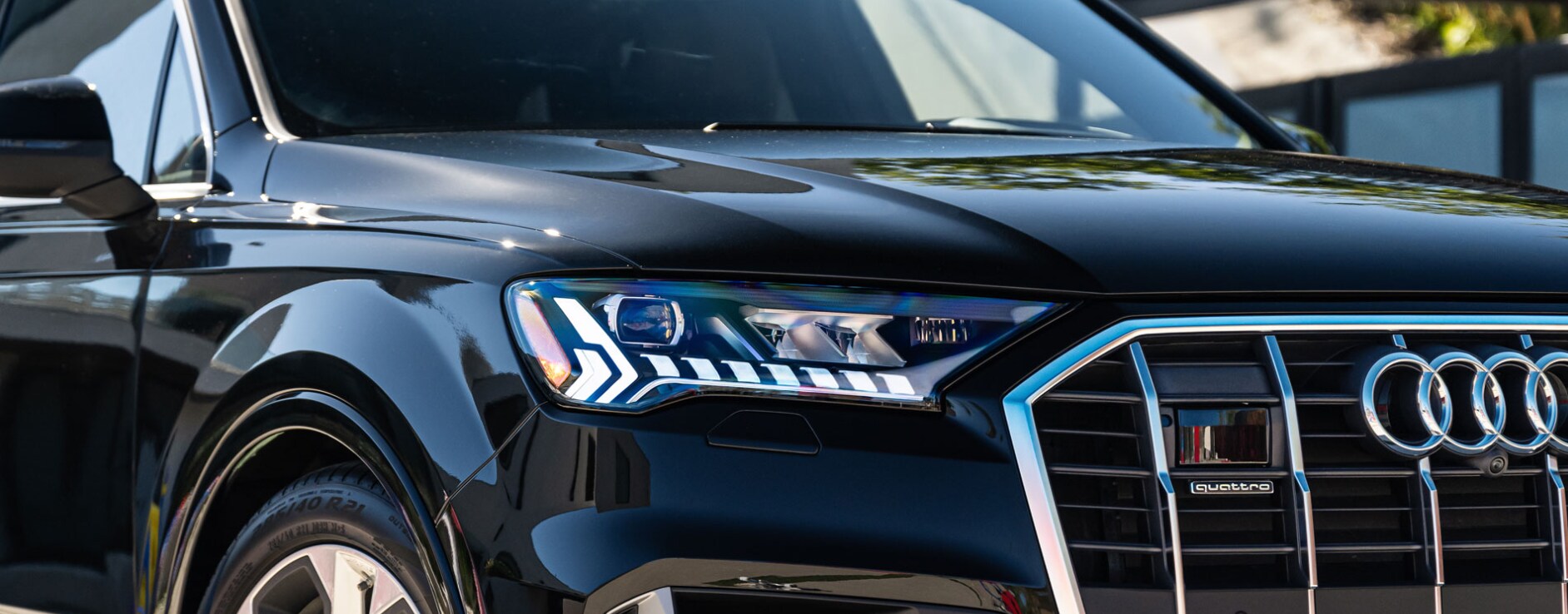 2023-audi-q7-2.PNG A closeup of the front of a black 2023 Audi Q7